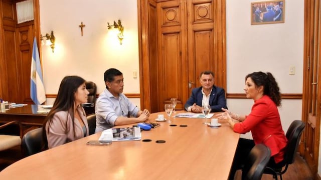 UNT y Gobierno impulsan la capacitación de mandos medios en la Administración Pública.