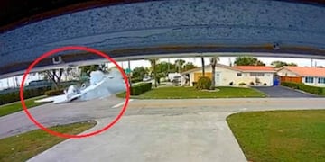 Una avioneta se estrelló contra una camioneta en Estados Unidos, murieron tres personas