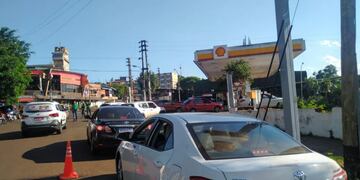Para evitar la falta de combustible en Iguazú, rige cupo de 15 litros para extranjeros.
