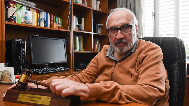 Daniel Ostropolsky tiene 71 años y padece de ELA, una enfermedad degenerativa que no tiene cura, a causa de esta pide que se le otorgue la eutanasia. (Mariana Villa / Los Andes)