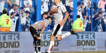 Juan Manuel García le dio la victoria a la Lepra sobre Vélez. Foto: @Newells