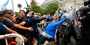 Incidentes durante el último adiós a Diego Maradona