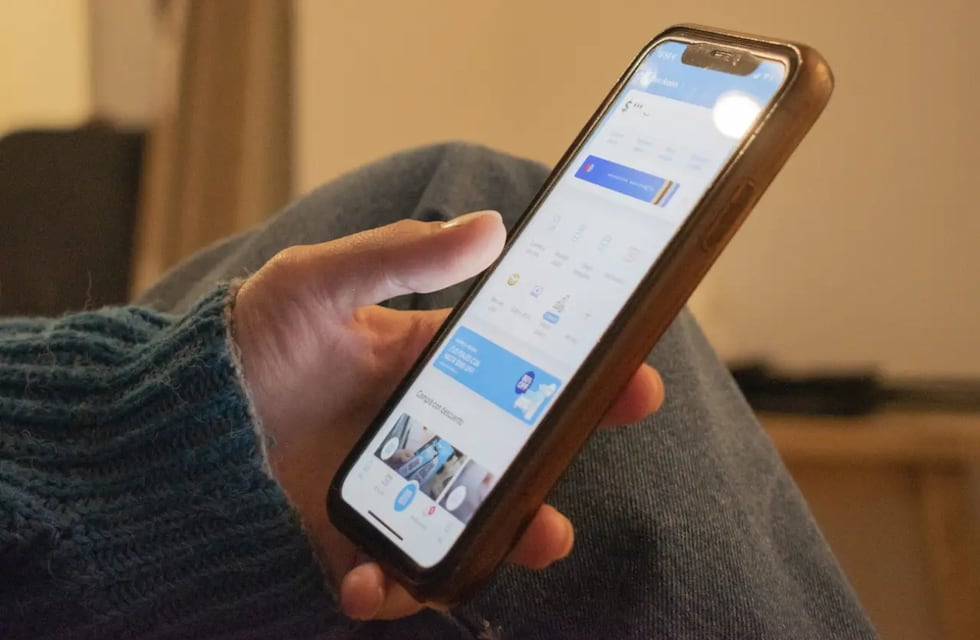 Llevó el celular a reparar y le sacaron un préstamo de medio millón de pesos