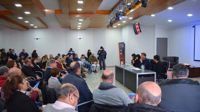 Encuentro entre presidentes comunales, intendentes y dirigentes gremiales del SEOM