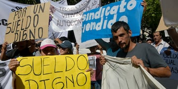Trabajadores vitivinícolas y pequeños productores marcharon por las calles del centro mendocino.