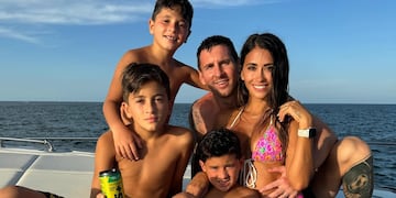 El matrimonio y los chicos se fueron de París en julio de 2023.