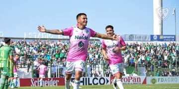 Sarmiento de Junin le ganó 3 a 0 al equipo marplatense que acumula ocho derrotas consecutivas.