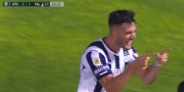 Francisco Pizzini y el festejo del gol de Talleres.