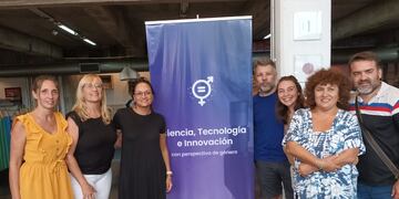 El equipo municipal que participó del evento de la Ciencia para la Mujer y los niños