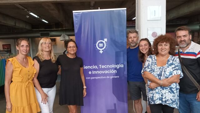 El equipo municipal que participó del evento de la Ciencia para la Mujer y los niños