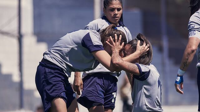 Las jugadoras del femenino de Talleres estaban ilusionadas por estrenar las nuevas luces de La Boutique.