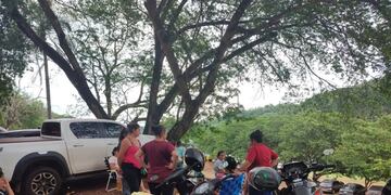 Puerto Iguazú: desesperada búsqueda de un hombre desaparecido en el río Paraná y las sospechas contra Prefectura.