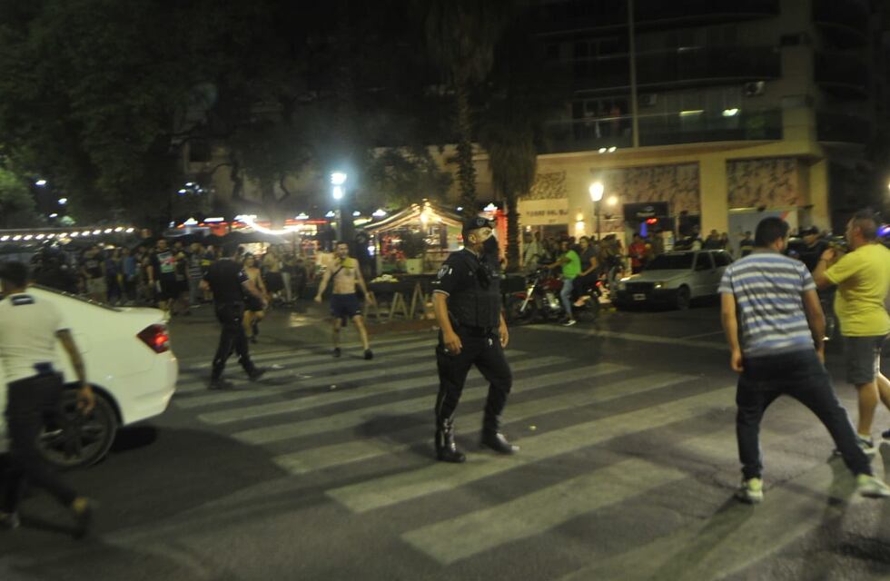 Tres detenidos por el cruce entre hinchas de Talleres y Boca: dos, por atropellar policías