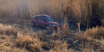 Chevrolet Corsa volcó en la ruta 188 en General Alvear.