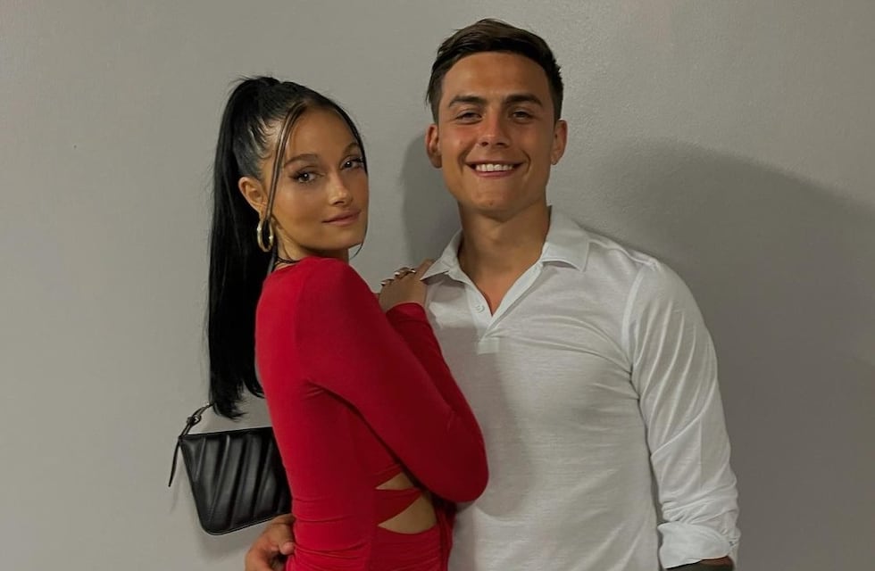 Oriana Sabatini y Paulo Dybala desde Miami: sin camisa y con perlas
