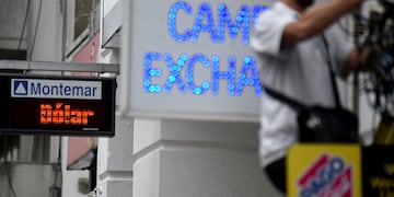 Cotización del dólar del día. (Ramiro Pereyra / La Voz)