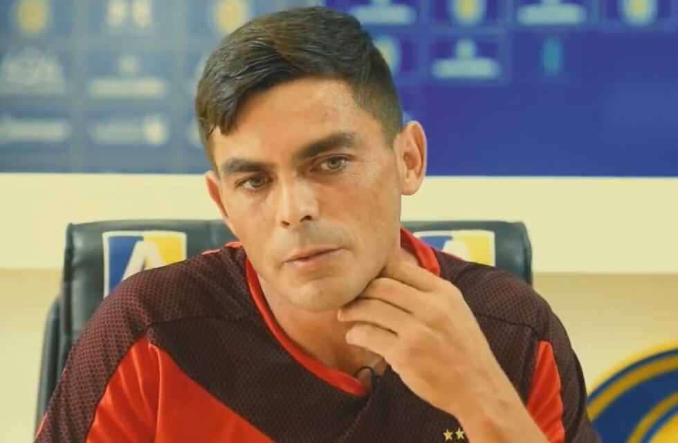 Jugó en Rosario Central, se asomó a un móvil en Nueva York y el video se volvió viral