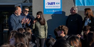 Tres Arroyos: Acto oficial en la Escuela Secundaria N° 9 en conmemoración de Malvinas