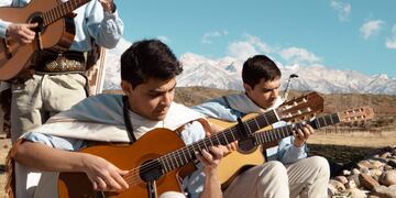 Manuel Díaz Guiñazú es músico y le robaron la guitarra con la que estudia y trabaja.