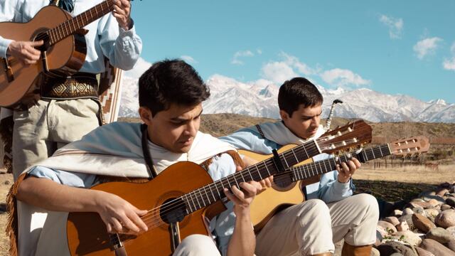 Manuel Díaz Guiñazú es músico y le robaron la guitarra con la que estudia y trabaja.