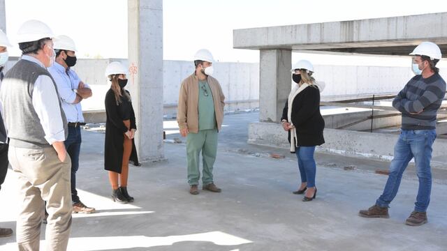 Recorrida de funcionarios por la obra del Nuevo Hospital