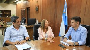 Viotti se reunió con la secretaria de Turismo de la Provincia, Marcela Aeberhard, y el secretario de Infraestructura Productiva de la Provincia, Mauricio Basso.