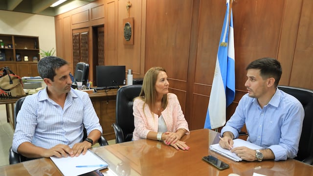 Viotti se reunió con la secretaria de Turismo de la Provincia, Marcela Aeberhard, y el secretario de Infraestructura Productiva de la Provincia, Mauricio Basso.