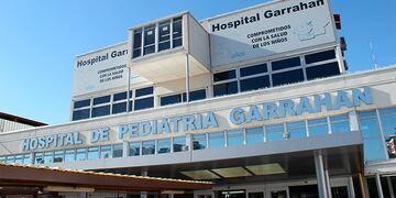 El Hospital Garrahan abrió otra sala de internación para niños con COVID-19 frente a la suba de casos. Foto Vía País.