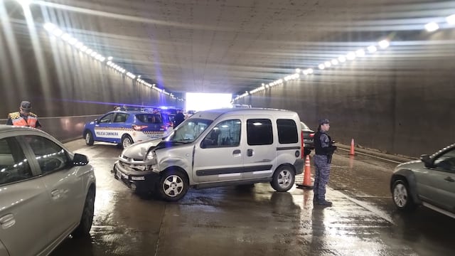 Choque múltiple en el túnel de la Mujer Urbana. Uno de los inconvenientes que trajo la lluvia (Policía).