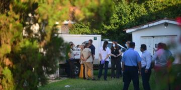 Un hombre de 61 años apareció maniatado y con un disparo en la cabeza.