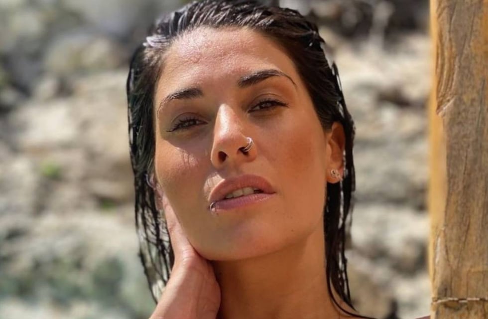 Top y minishort: Ivana Nadal posó frente al espejo y se llevó todas las miradas