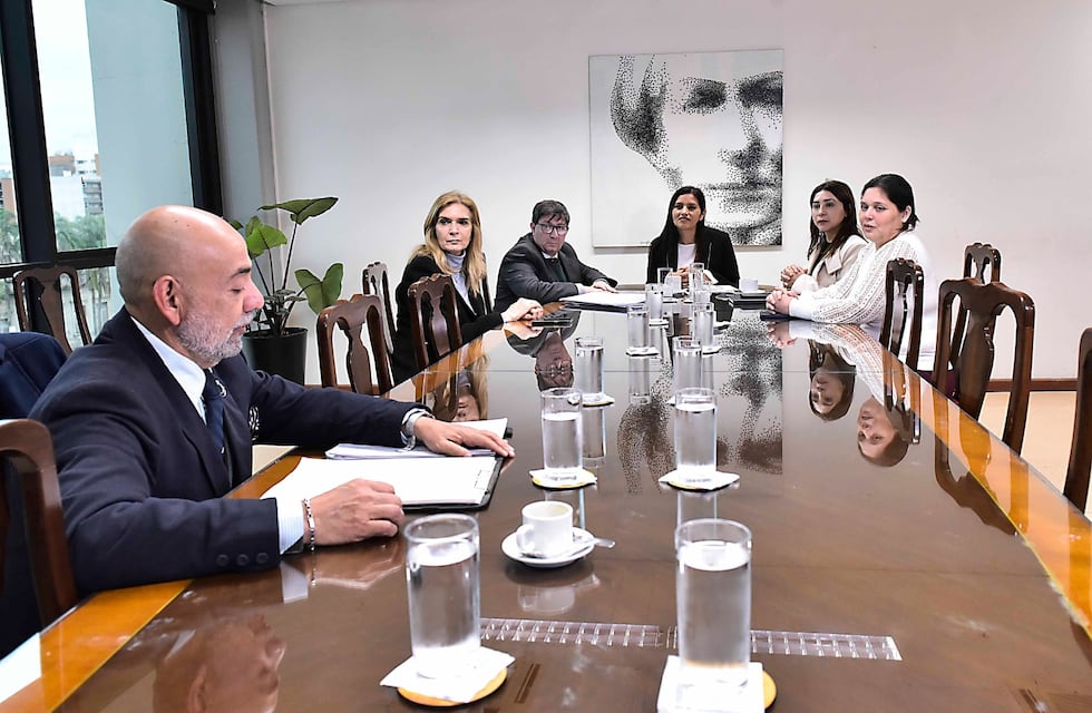 Legislatura revisa la Ley de Niñez ante el avance del acoso digital