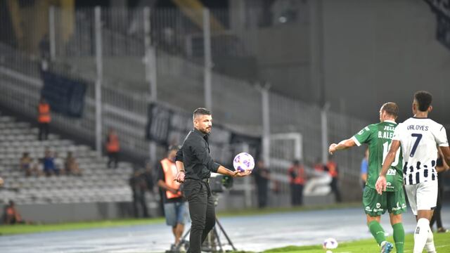 El entrenador Javier Gandolfi habló de la derrota que sufrió Talleres frente a Banfield en el estadio Mario Kempes. (Javier Ferreyra / La Voz)