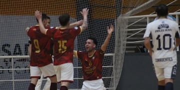 Mendoza goleó y se metió otra vez en la final