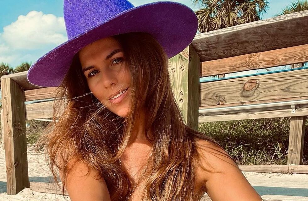 Loly Antoniale conquistó desde la playa y sobre la arena del mar