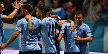 Belgrano superó a Huracán 2-0 en el regreso al Gigante de Alberdi. (José Gabriel Hernández)