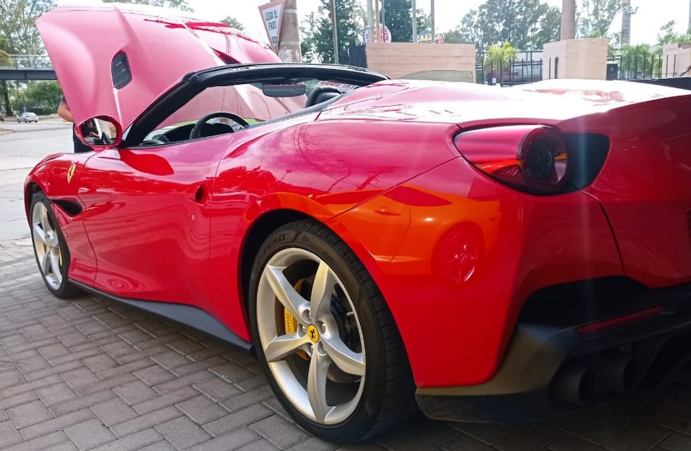 Sospresa por la aparición de una Ferrari 0km en Córdoba