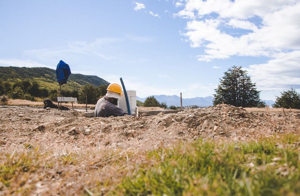 Comenzaron los trabajos de tendido de la red de baja tensión y alumbrado público de la Urbanización General San Martín