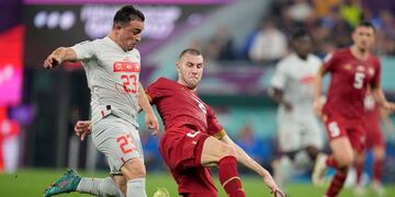 Suiza le ganó a Serbia en un duelo muy picante por el grupo G (AP)