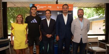 Francisco Cerúndolo encabezó la presentación del Córdoba Open 2023, en la que estuvieron Mariano Ink y Miguel Siciliano. (Prensa Córdoba Open)