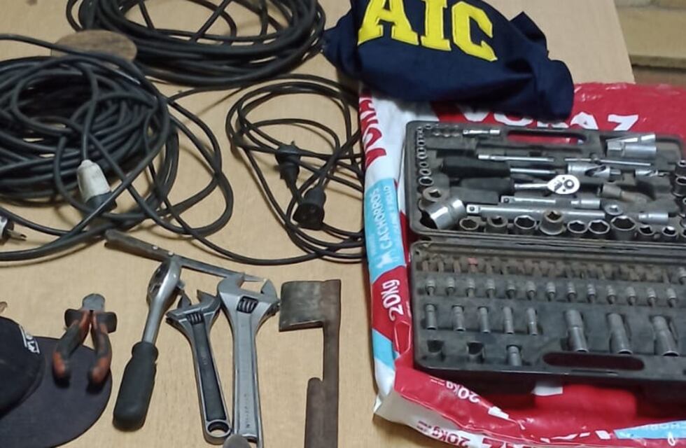 Llevaba muchas herramientas y no pudo justificar su procedencia