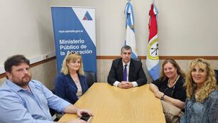 Carlos Vottero junto a representantes de la Regional III de Educación