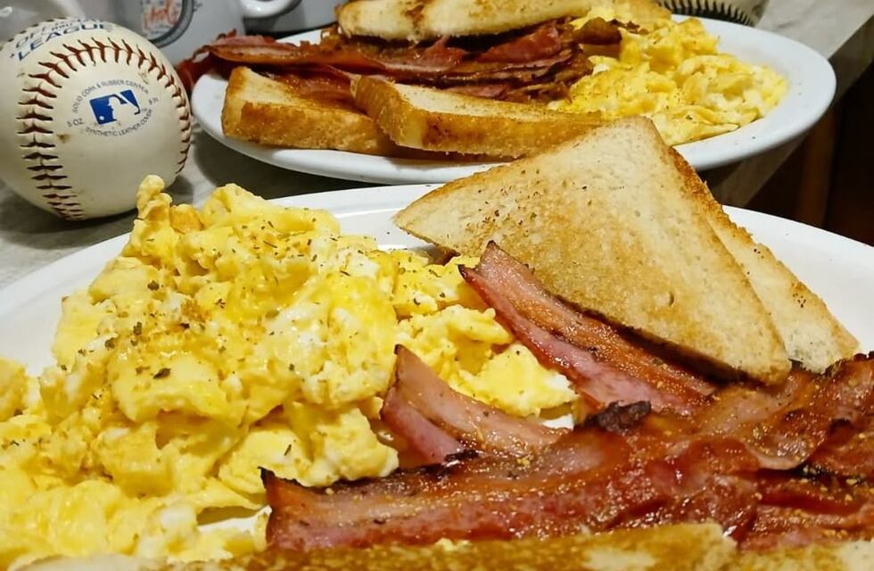 Huevos revueltos, bacon y hashbrowns: cuánto cuesta un verdadero desayuno estadounidense en Buenos Aires