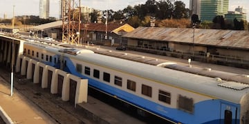 La formación sale desde la estación de barrio Pichincha y pasa por el ex Apeadero Sur.