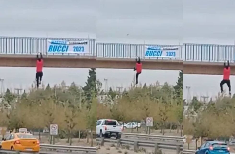 Dramático momento: tras colocar un cartel en un puente quedó colgando y casi cae sobre la Ruta 7