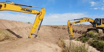 Durante todo el año, la dirección de Hidráulica trabaja en la lim pieza de los cauces aluvioneles de roda la provincia. Gentileza Gobierno de Mendoza