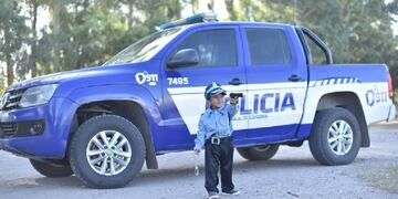 Tobias cumple el sueño de ser policía