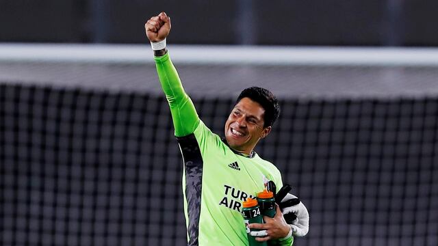 Enzo Pérez fue homenajeado por ser el arquero de River en una noche de Copa Libertadores