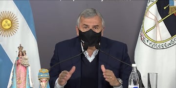 El gobernador Morales indicó que la consigna es "mantener la economía abierta, las escuelas con presencialidad y la actividad comercial normal".