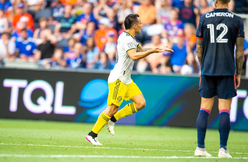 Un tiro libre a lo Chino Zelarayan para el triunfo del Columbus